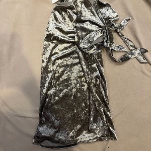 Velour cold shoulder short sleeve top